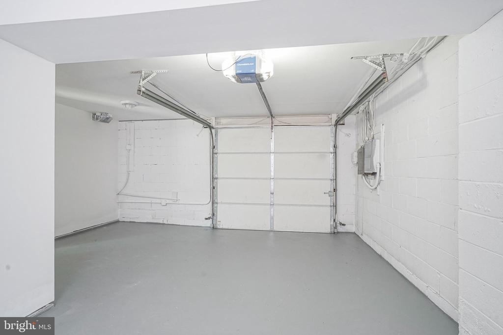 2410 SHELLEY LANE