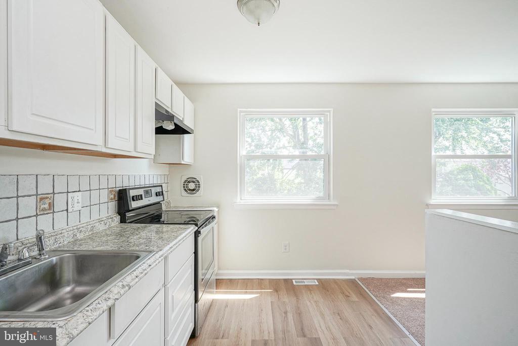 2410 SHELLEY LANE