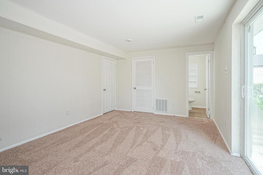 2410 SHELLEY LANE