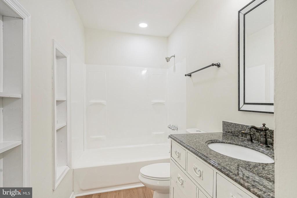 2410 SHELLEY LANE