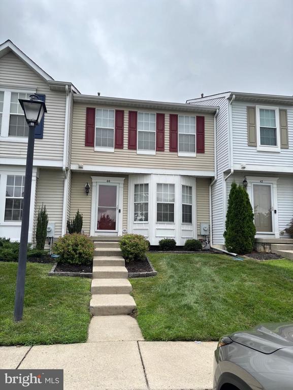 44 PEBBLE LANE
