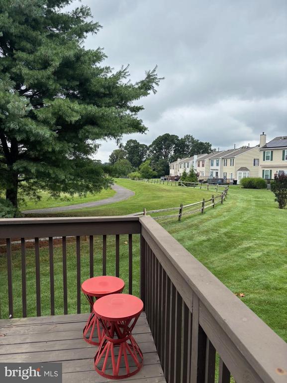 44 PEBBLE LANE