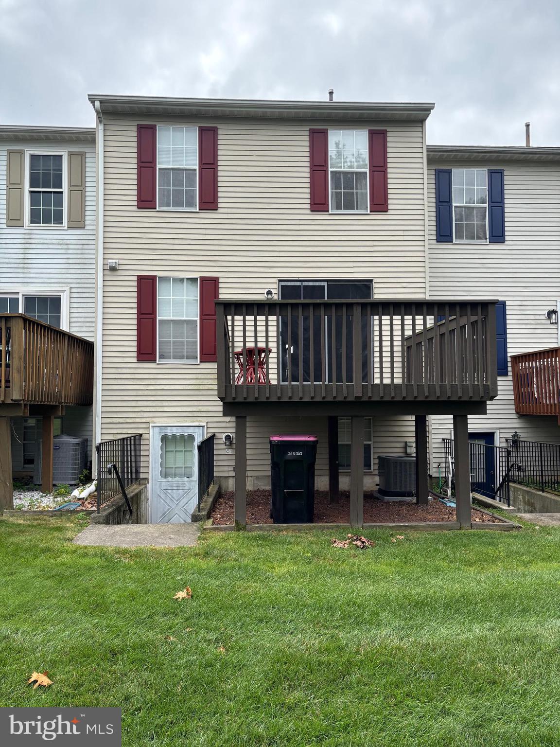44 PEBBLE LANE