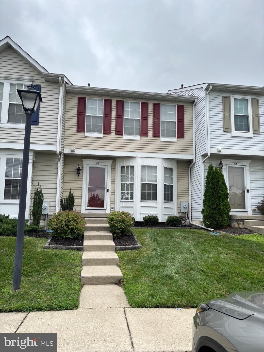 44 PEBBLE LANE