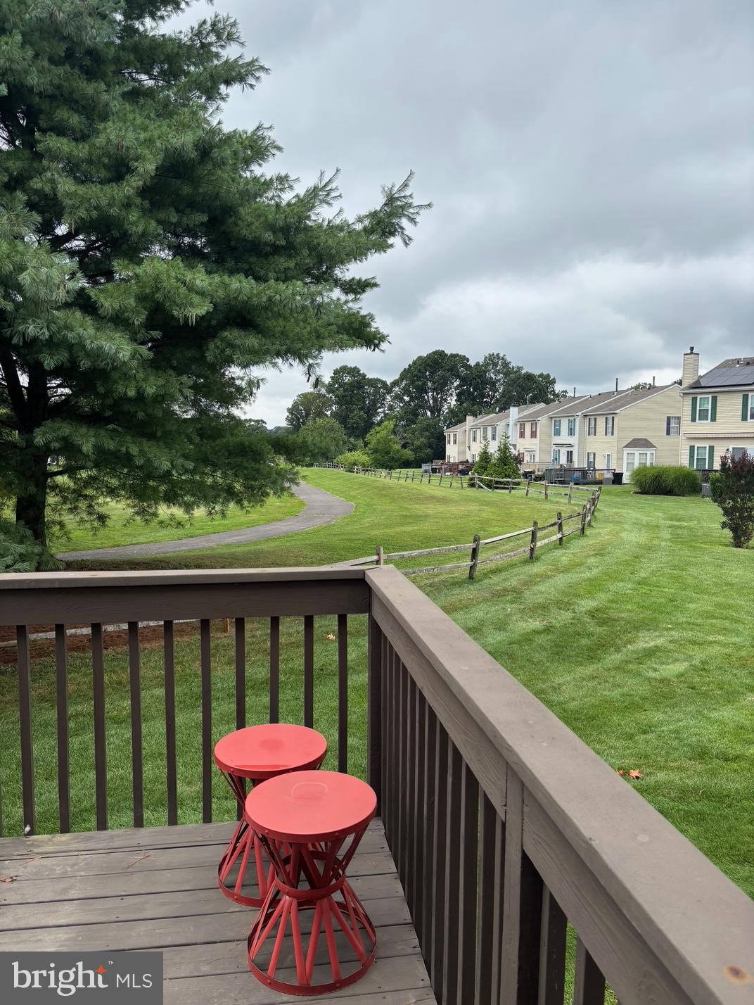 44 PEBBLE LANE