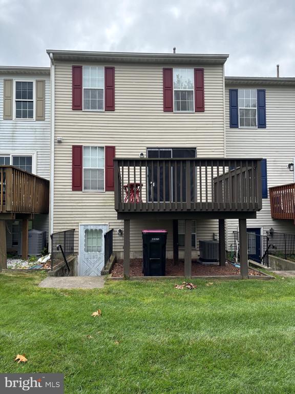 44 PEBBLE LANE