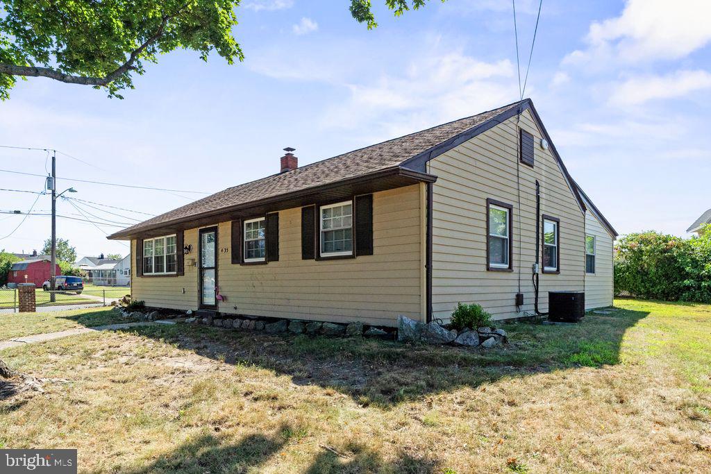 435 Flanders Rd