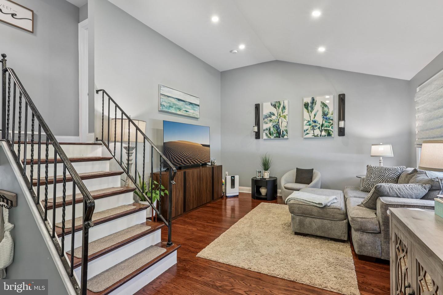 307 Palmwood Ave