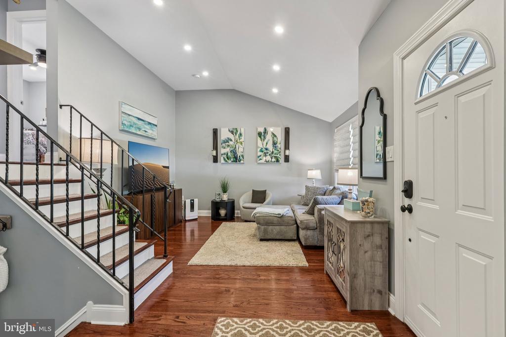 307 Palmwood Ave