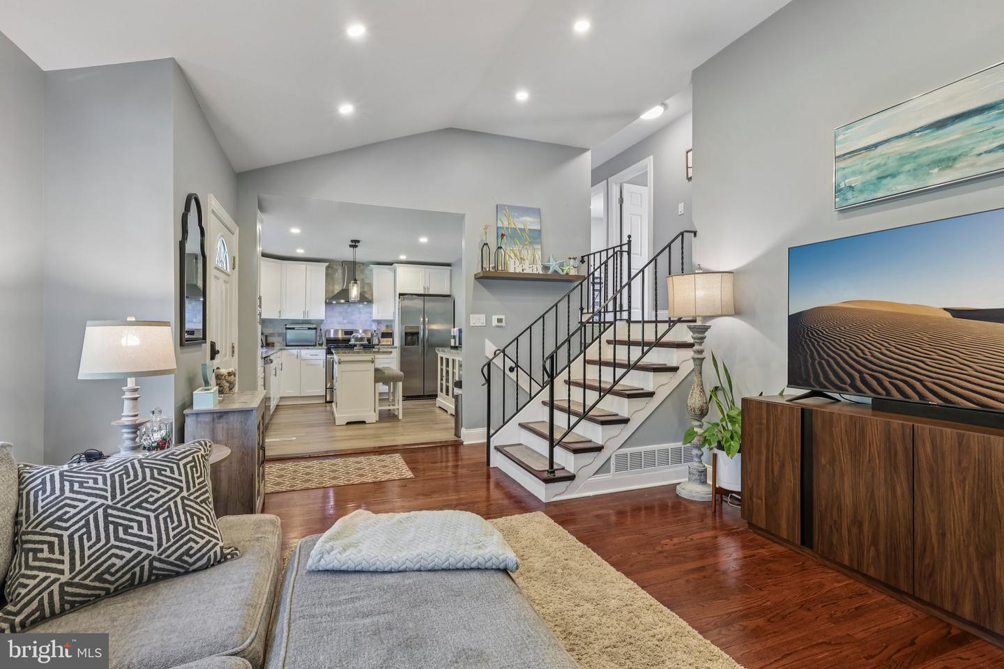 307 Palmwood Ave