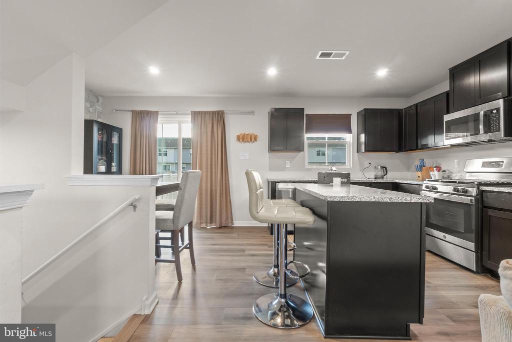 25 MULBERRY LANE