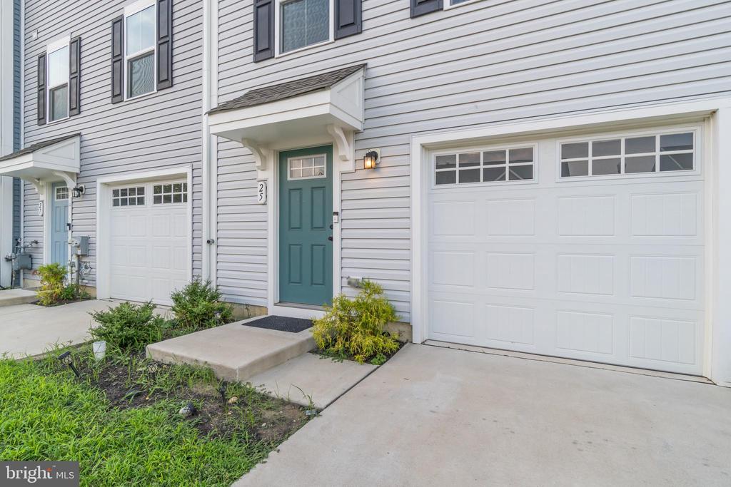 25 MULBERRY LANE