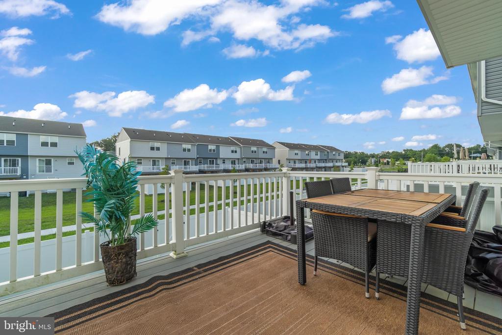 25 MULBERRY LANE