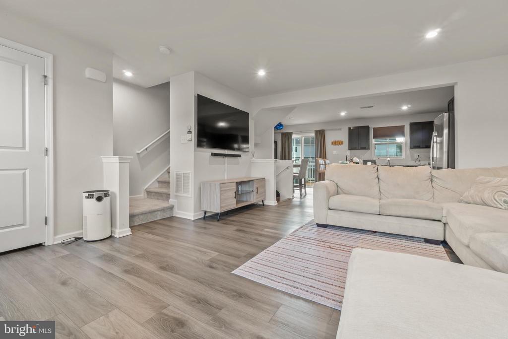25 MULBERRY LANE