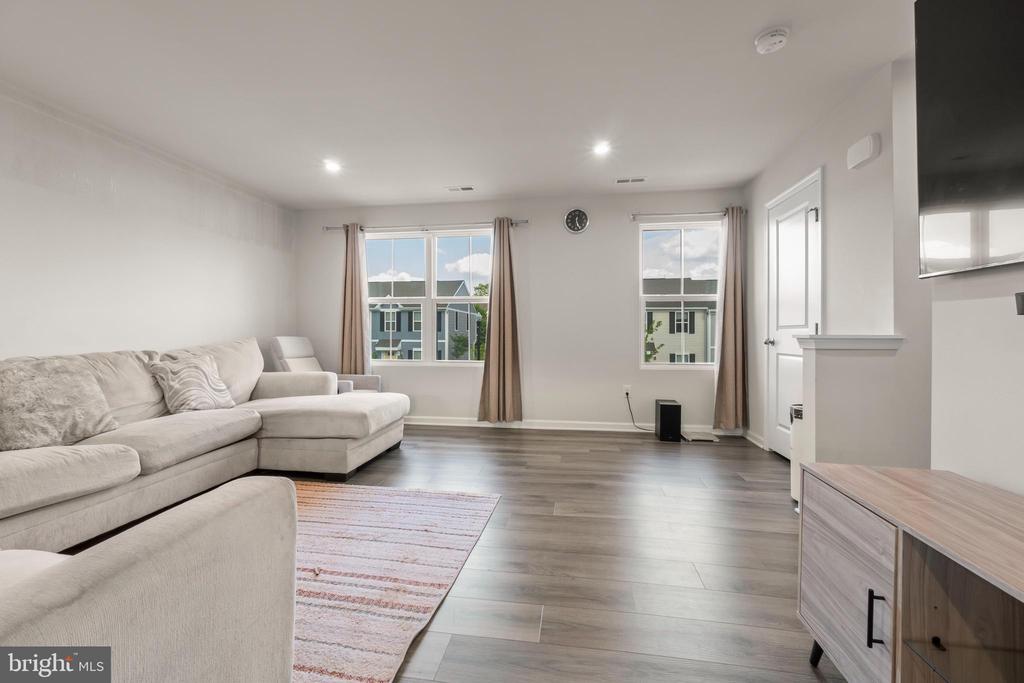 25 MULBERRY LANE