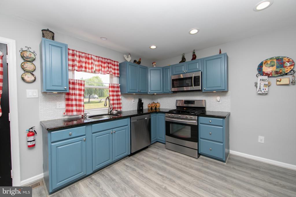 709 SHEPPARD AVENUE