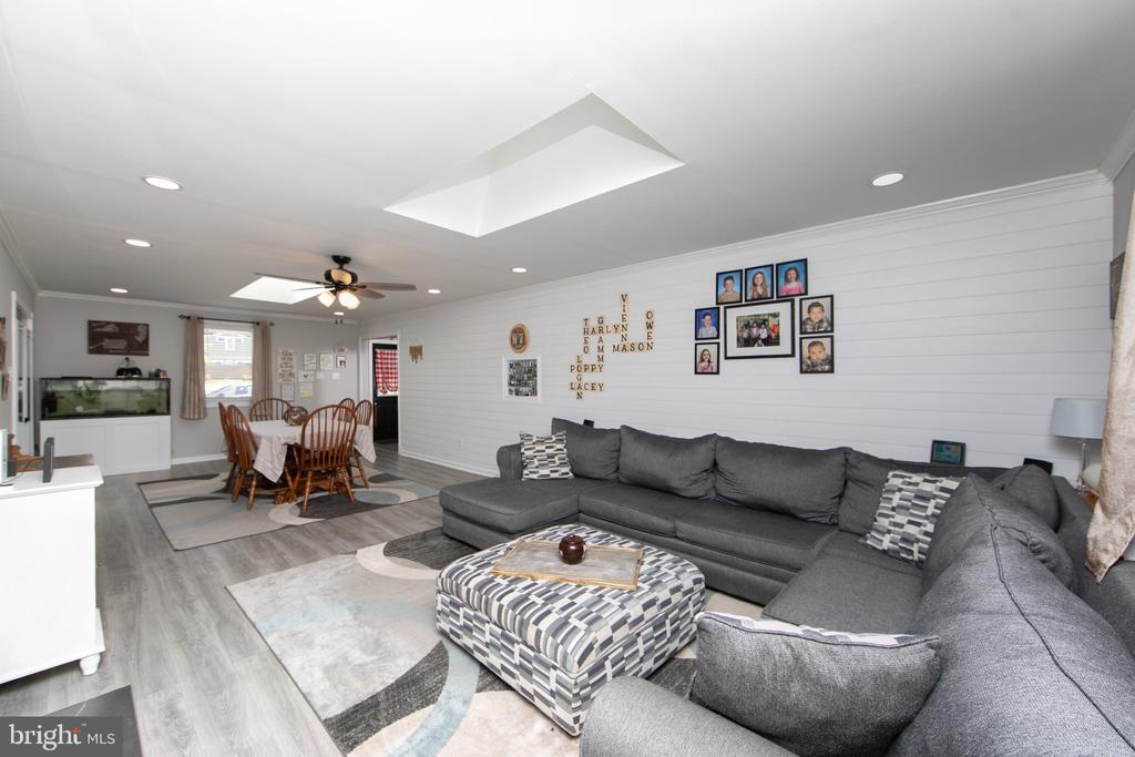 709 SHEPPARD AVENUE