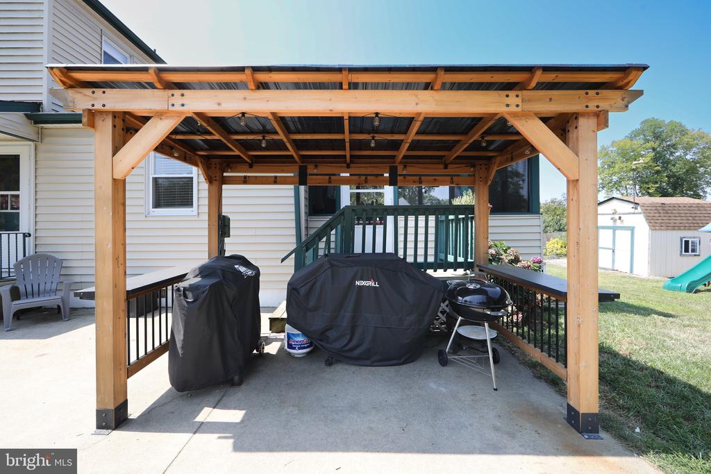 709 SHEPPARD AVENUE