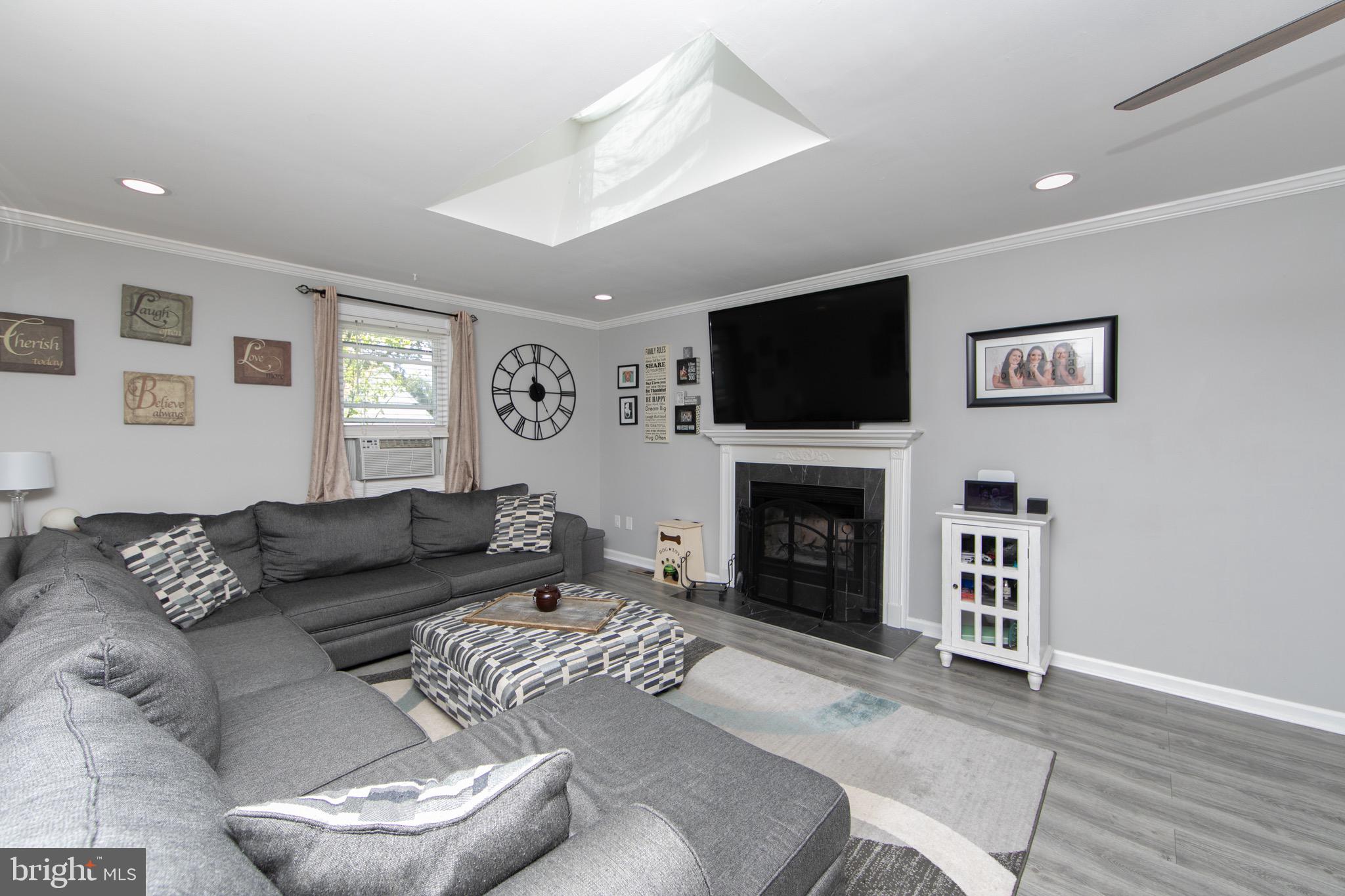 709 SHEPPARD AVENUE