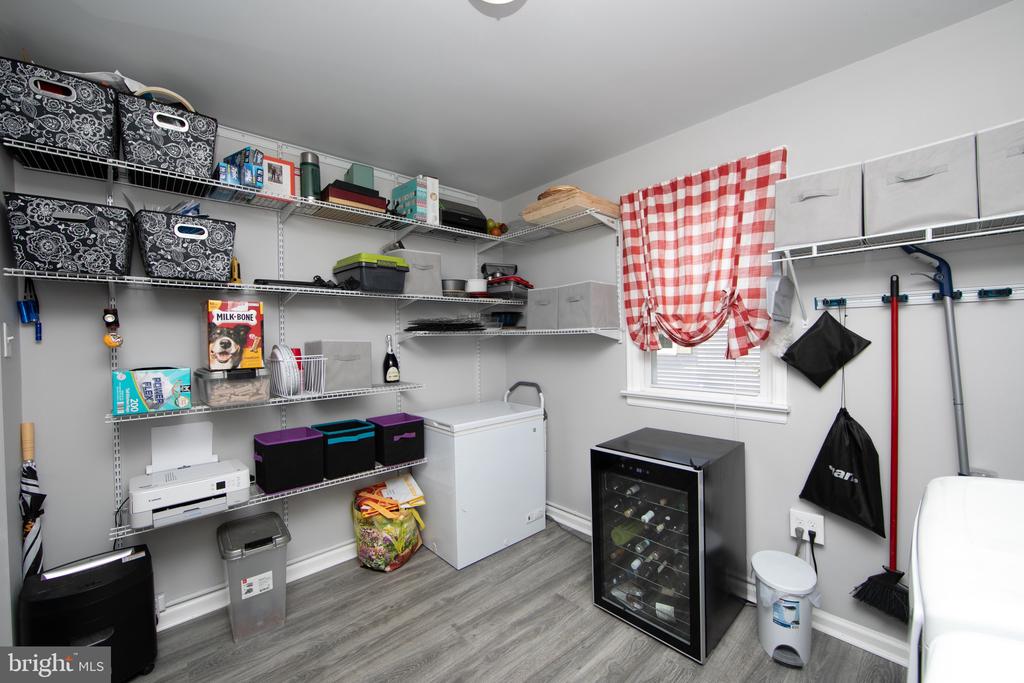 709 SHEPPARD AVENUE