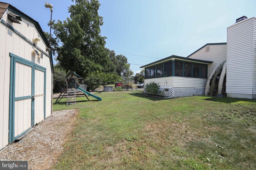 709 SHEPPARD AVENUE