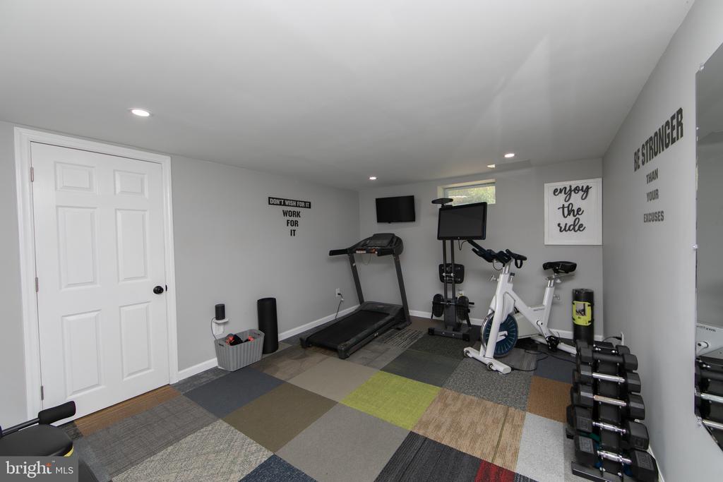 709 SHEPPARD AVENUE