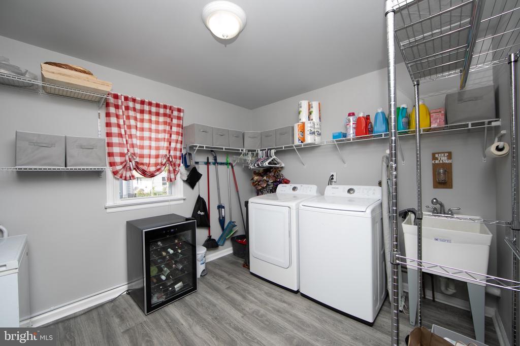 709 SHEPPARD AVENUE