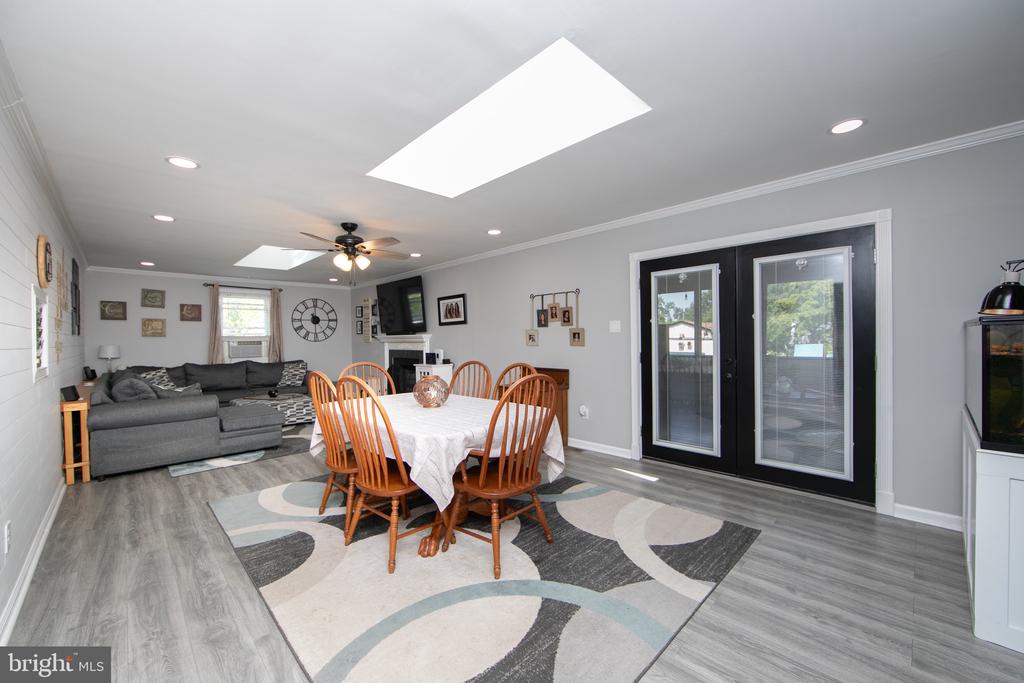709 SHEPPARD AVENUE