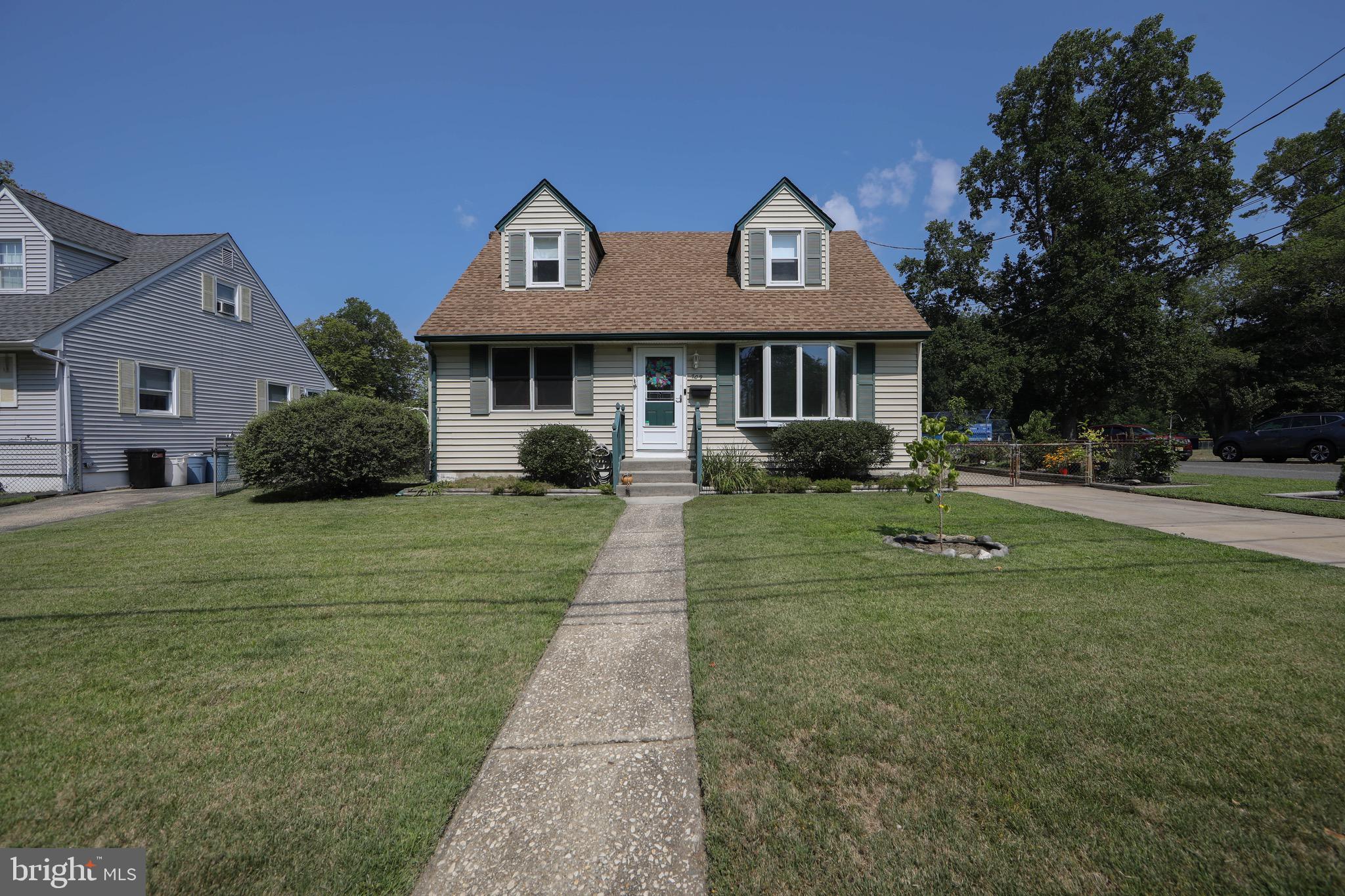 709 SHEPPARD AVENUE