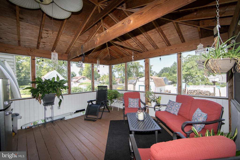 709 SHEPPARD AVENUE