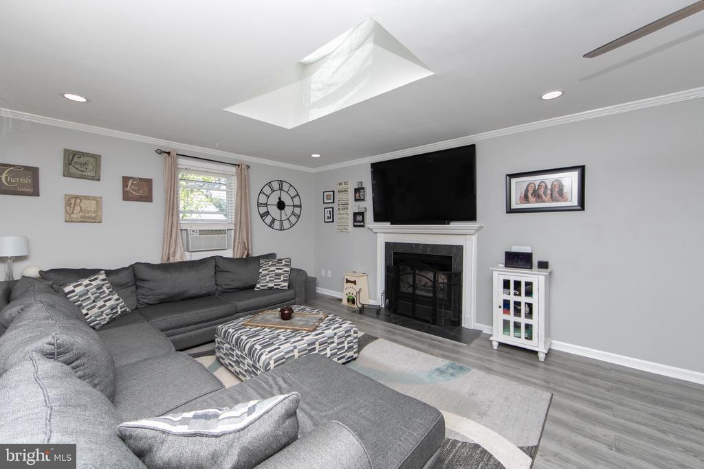 709 SHEPPARD AVENUE
