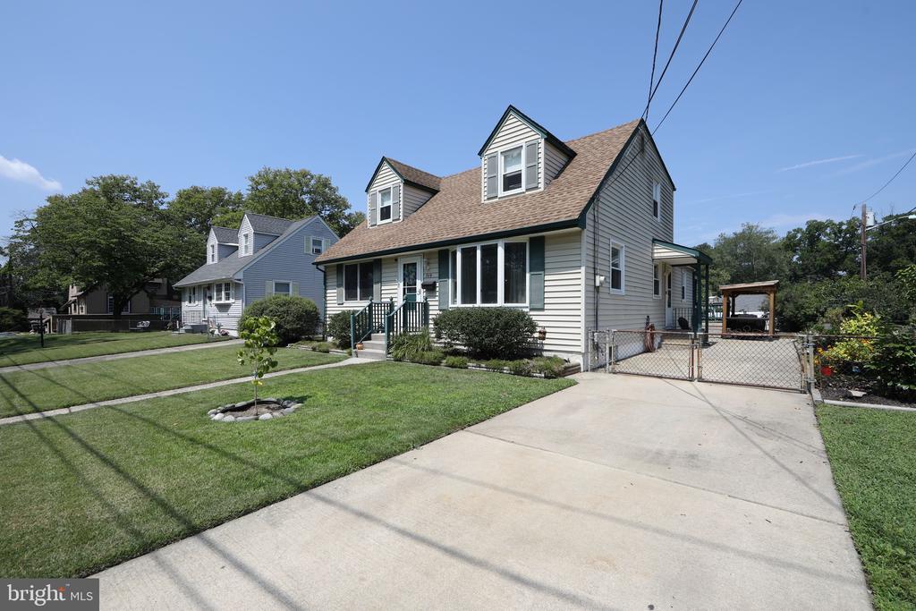 709 SHEPPARD AVENUE