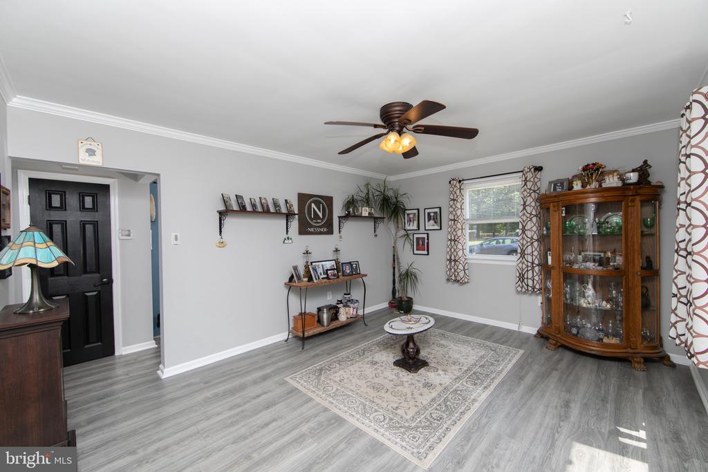 709 SHEPPARD AVENUE
