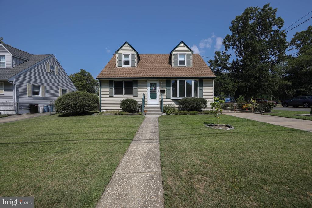 709 SHEPPARD AVENUE