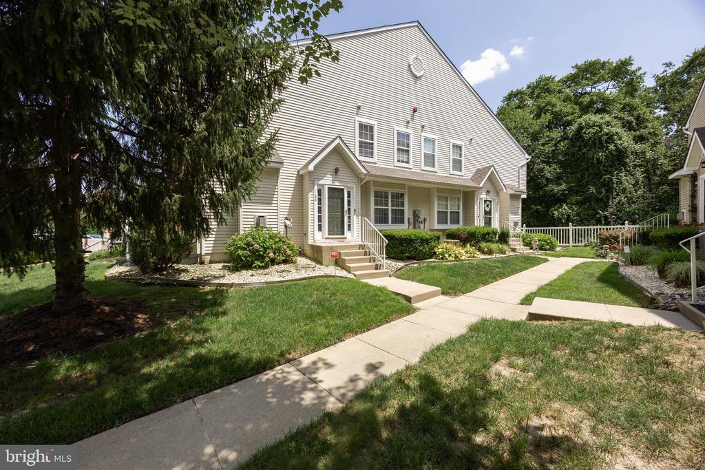 1102 TANGLEWOOD DR