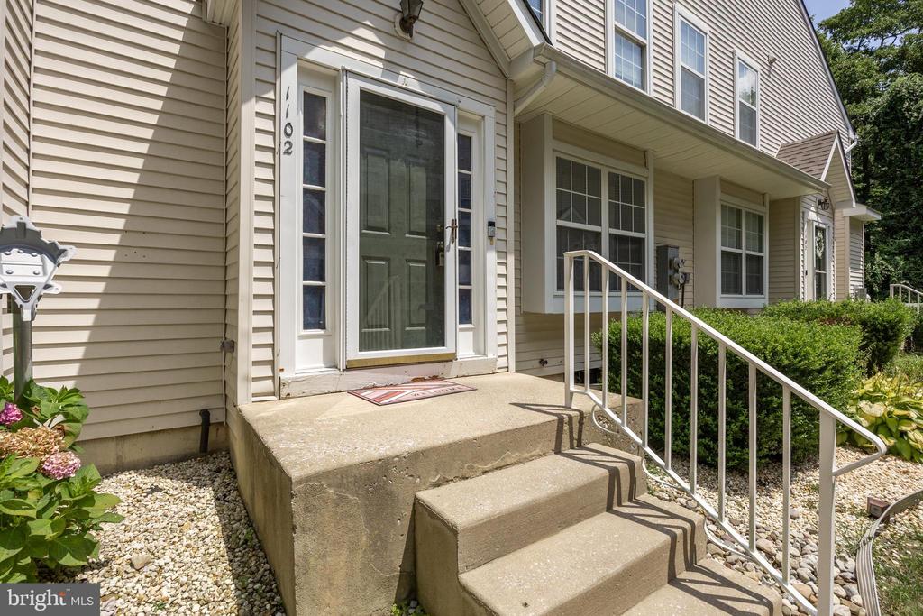 1102 TANGLEWOOD DR