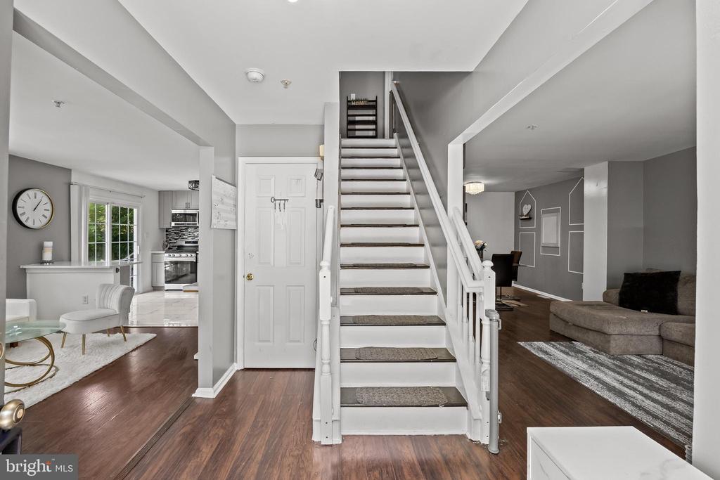 1102 TANGLEWOOD DR