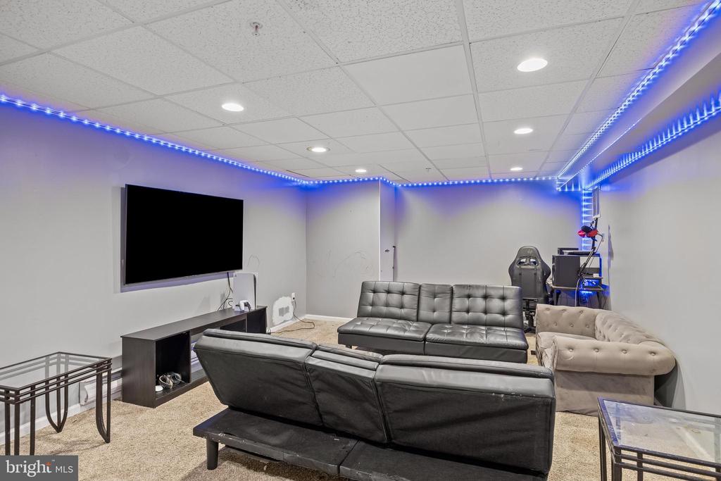 1102 TANGLEWOOD DR