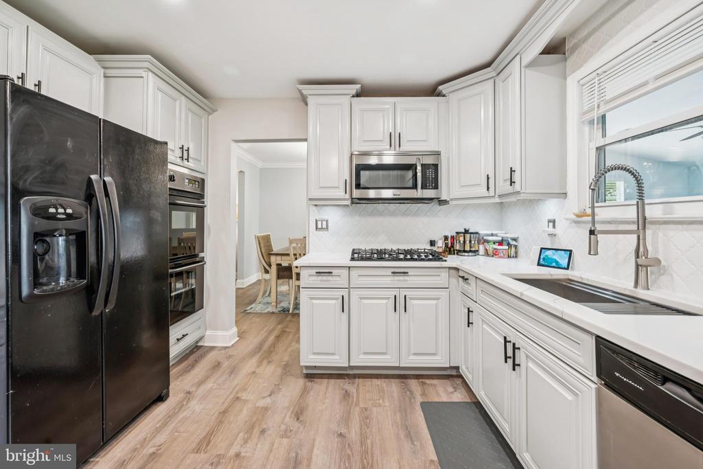 14 LAKEVIEW DRIVE