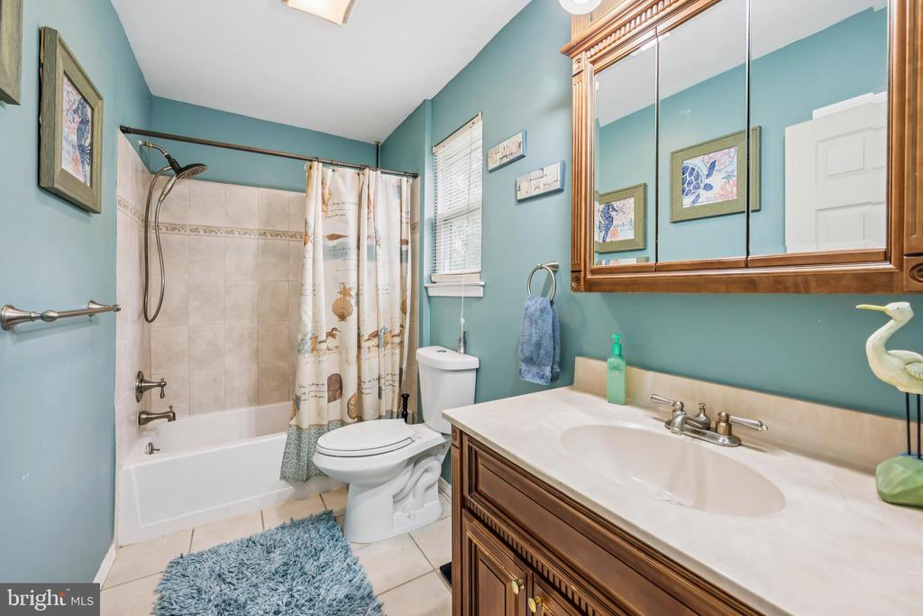 14 LAKEVIEW DRIVE