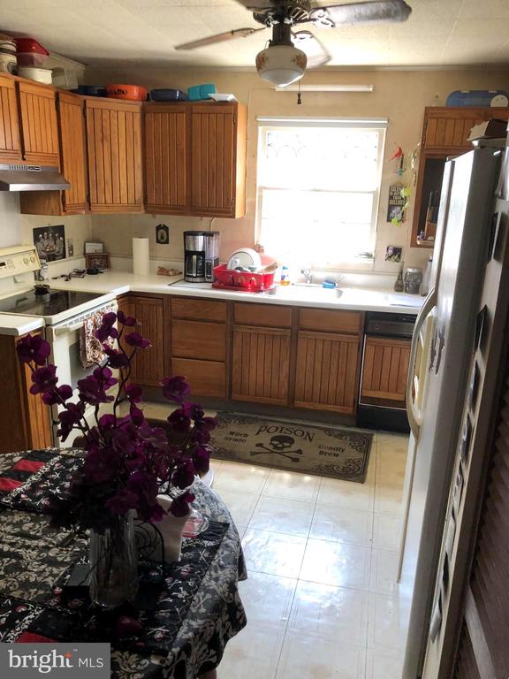 4 N WALNUT CIRCLE