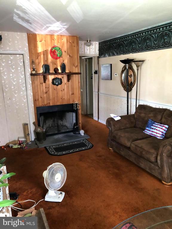 4 N WALNUT CIRCLE