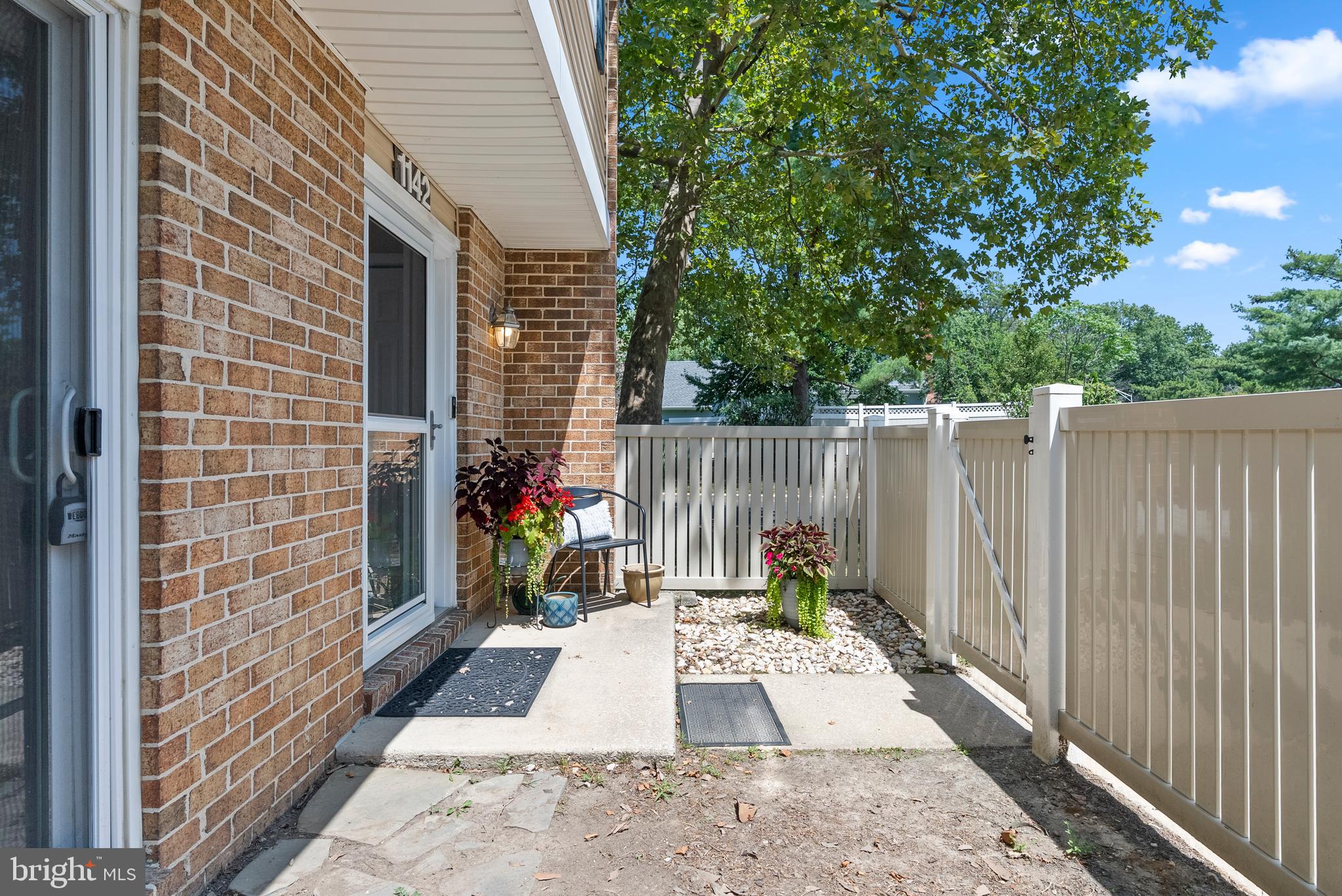 1142 Golden Pond Ct