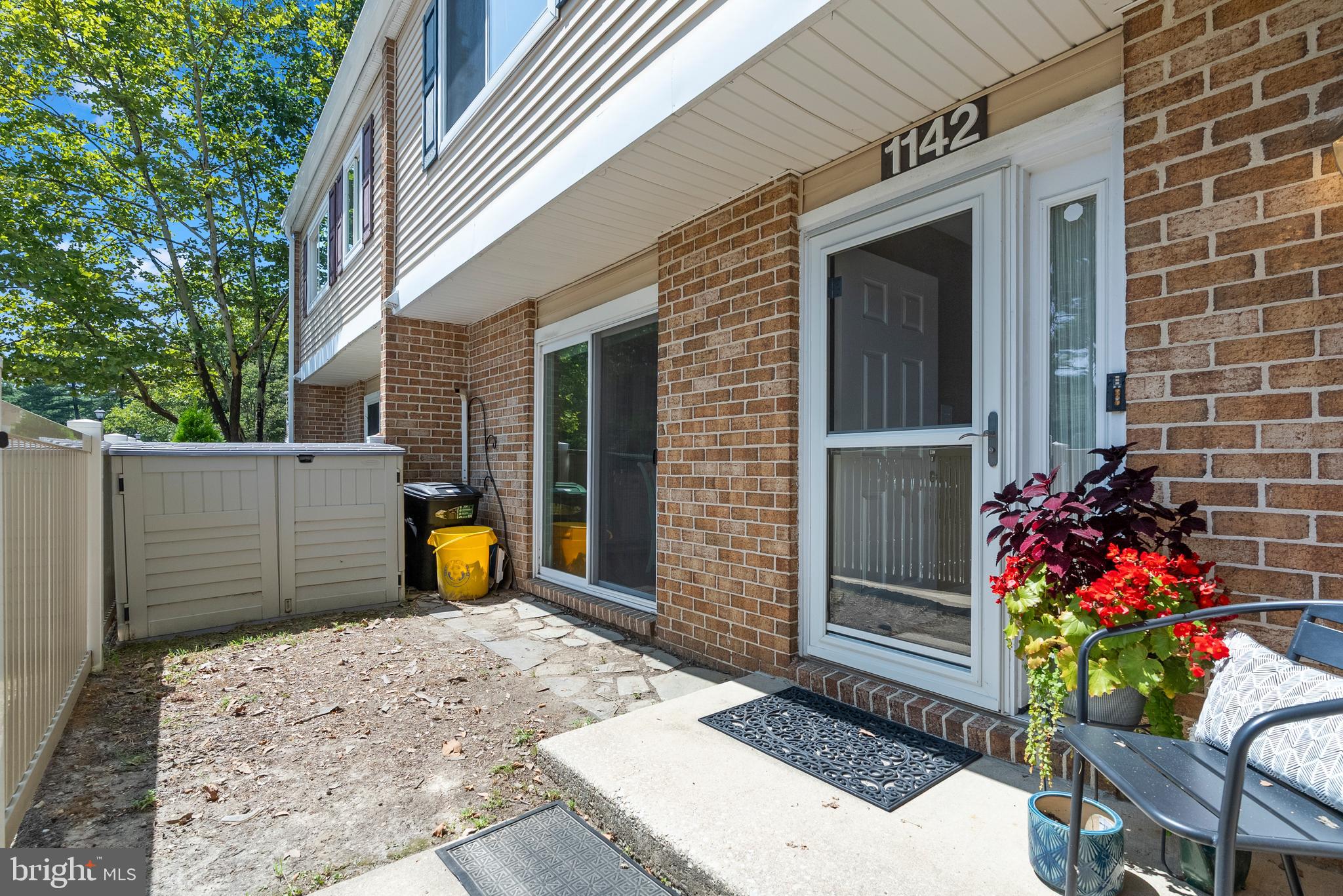 1142 Golden Pond Ct