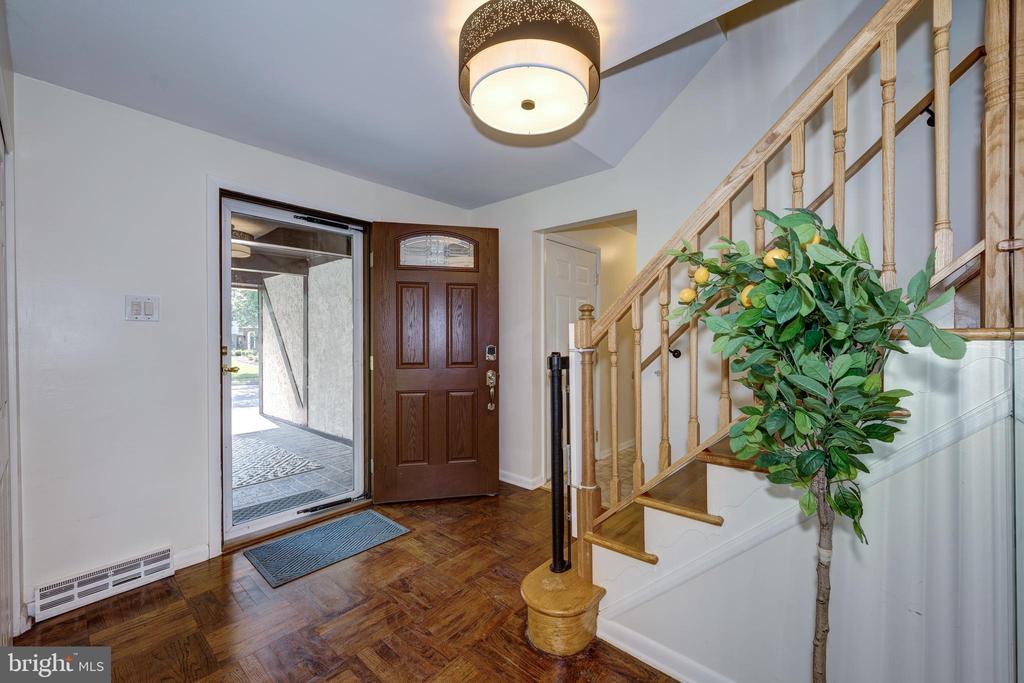 1368 BUNKER HILL DRIVE