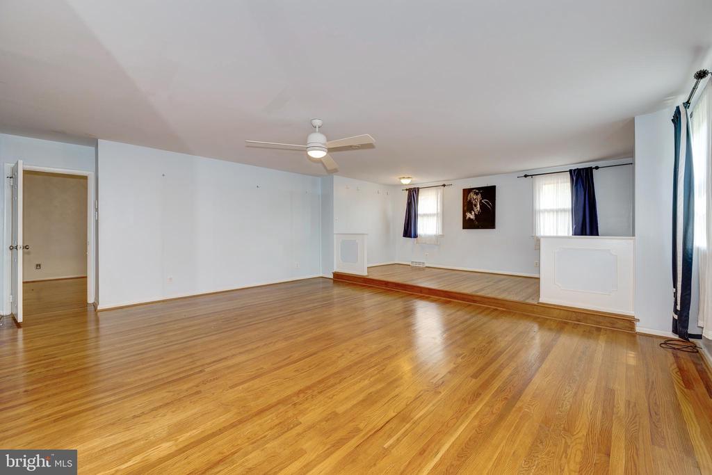 1368 BUNKER HILL DRIVE