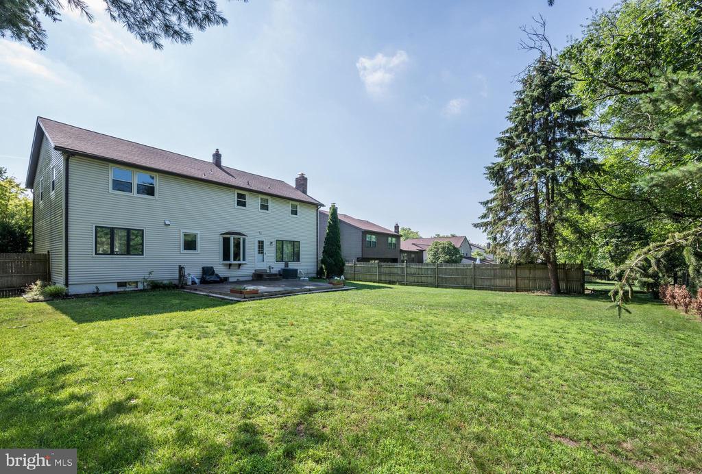 1368 BUNKER HILL DRIVE