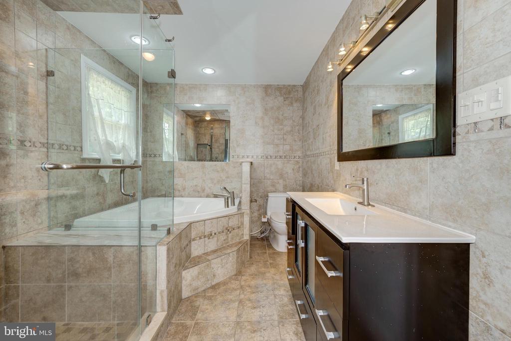 1368 BUNKER HILL DRIVE