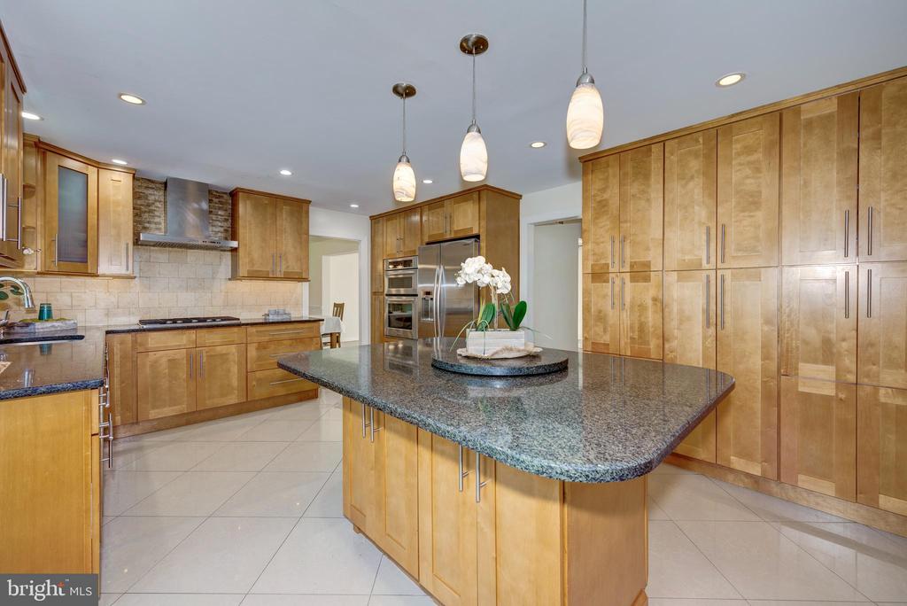 1368 BUNKER HILL DRIVE