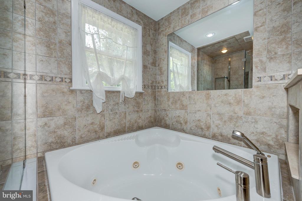 1368 BUNKER HILL DRIVE